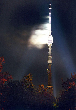آتش‌سوزی‌ در این‌ برج‌ در سال‌ 2003 کشته‌ بر جا گذاشت‌ و موجب‌ قطع برنامه‌های‌ تلویزیونی‌ مسکو به‌ مدت‌ سه‌ روز شد‌.